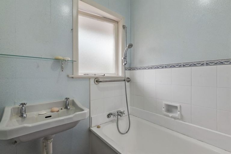 Photo of property in 2/10 Merriefield Avenue, Forrest Hill, Auckland, 0620