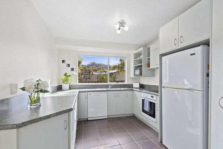 Photo of property in 3 Solander Place, Whitby, Porirua, 5024