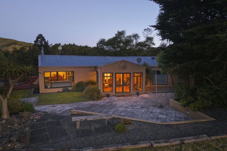 Photo of property in 696 Pahiatua Aokautere Road, Aokautere, Palmerston North, 4471