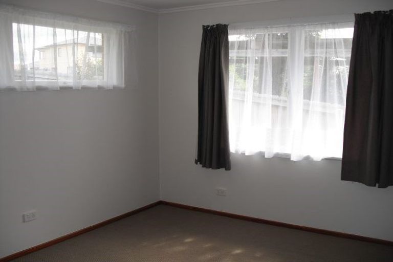 Photo of property in 140 Luckens Road, West Harbour, Auckland, 0618