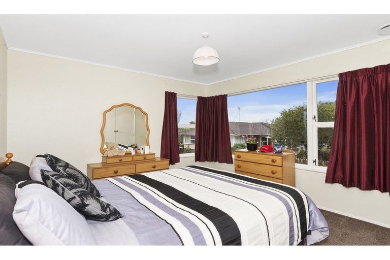 Photo of property in 22 Manapouri Place, Pakuranga Heights, Auckland, 2010