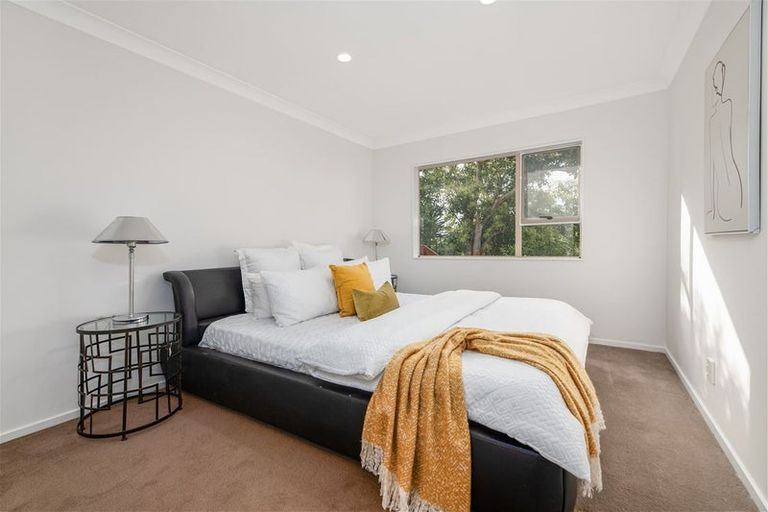 Photo of property in 35e Edmonton Road, Henderson, Auckland, 0612