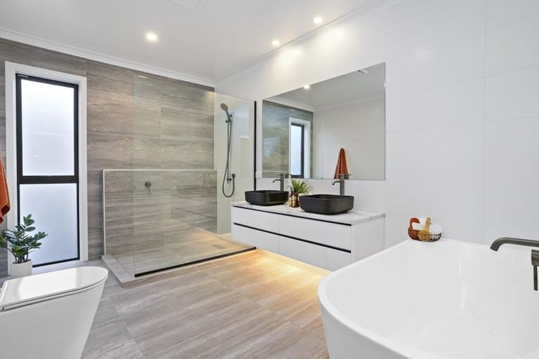 Photo of property in 116 Godfrey Drive, Orewa, 0931