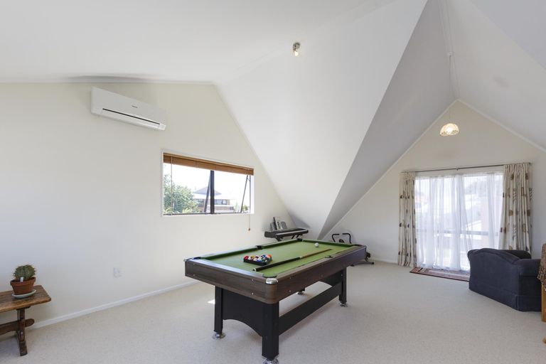 Photo of property in 56 Rhodes Drive, Kelvin Grove, Palmerston North, 4414