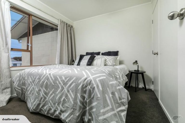 Photo of property in 1/744 Te Atatu Road, Te Atatu Peninsula, Auckland, 0610