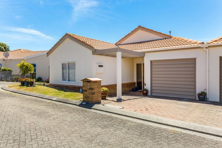 Photo of property in 3 Lakeside Villas, Whitby, Porirua, 5024