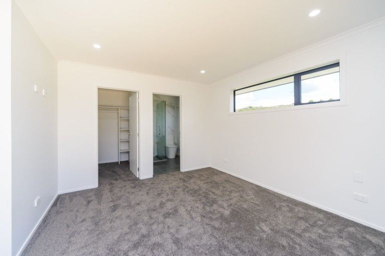Photo of property in 1 Rangeview Drive, Kelvin Grove, Palmerston North, 4414