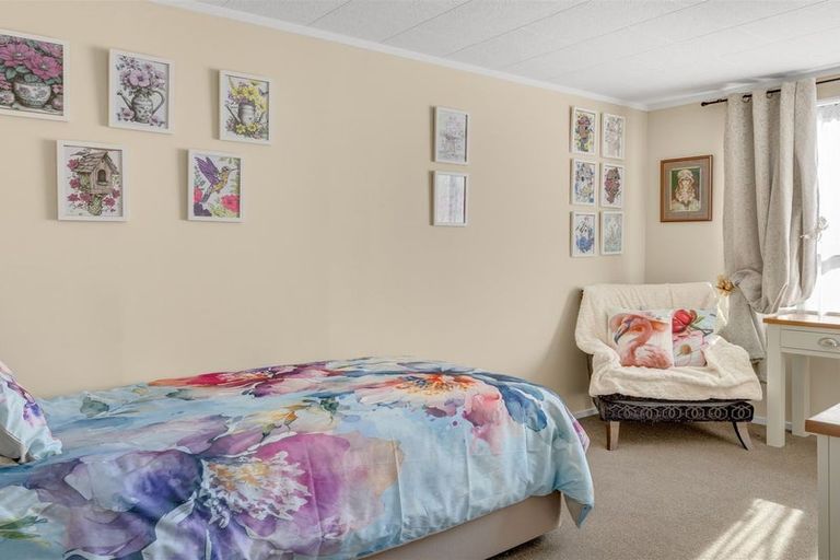 Photo of property in 95 Queen Street, Westport, 7825