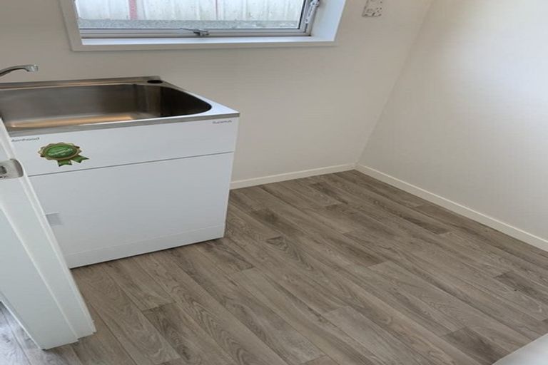 Photo of property in 2/483 Wairakei Road, Burnside, Christchurch, 8053