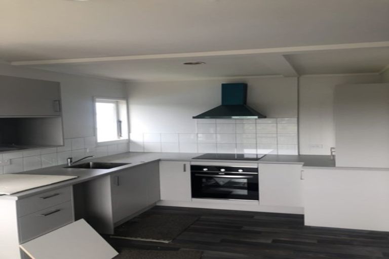 Photo of property in 24 Neil Avenue, Te Atatu Peninsula, Auckland, 0610