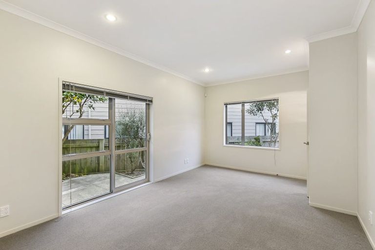 Photo of property in 12 Ted Gilberd Place, Newlands, Wellington, 6037