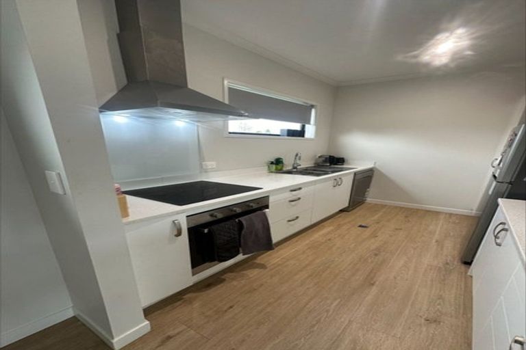 Photo of property in 7/5 Peachgrove Road, Te Atatu Peninsula, Auckland, 0610