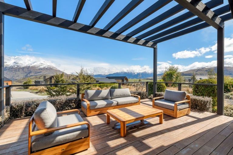 Photo of property in 33 Hackett Road, Jacks Point, Queenstown, 9371