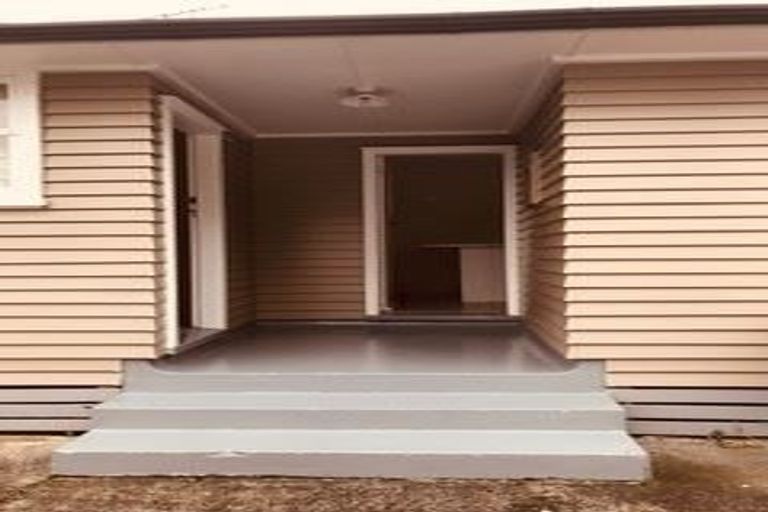 Photo of property in 1/2 Esperanto Road, Papatoetoe, Auckland, 2025