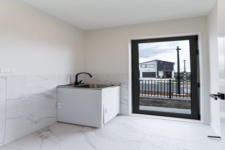 Photo of property in 17 Puwha Street, Massey, Auckland, 0614