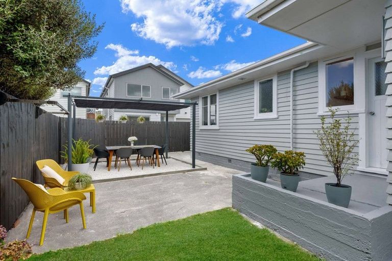Photo of property in 13 Stokes Avenue, Te Atatu Peninsula, Auckland, 0610