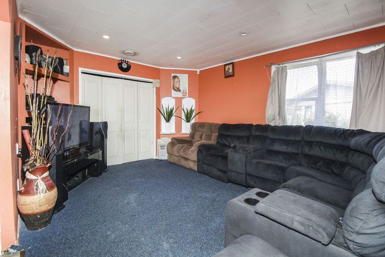 Photo of property in 601 Massey Road, Mangere, Auckland, 2022