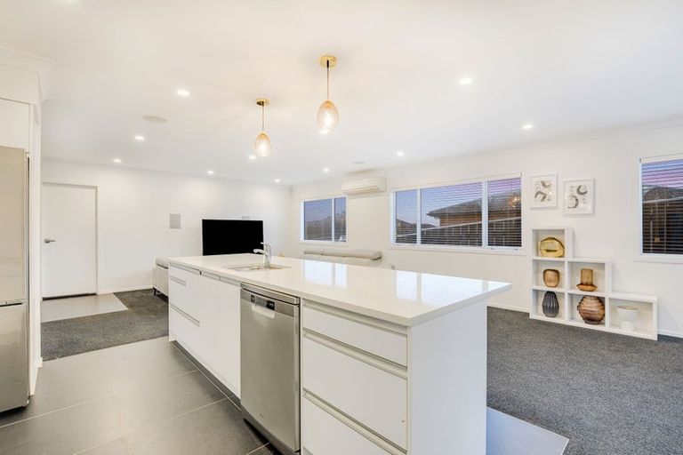 Photo of property in 21 Tasman Close, Aotea, Porirua, 5024