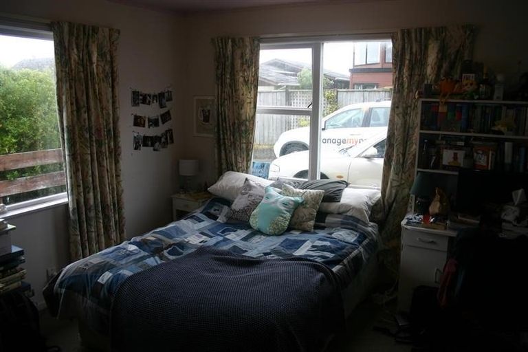 Photo of property in 1 Flint Way, Northland, Wellington, 6012