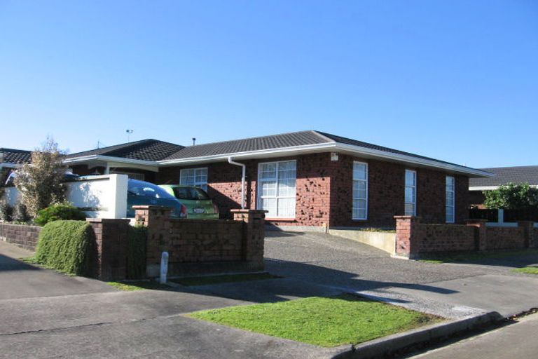 Photo of property in 6 Grange Place, Milson, Palmerston North, 4414