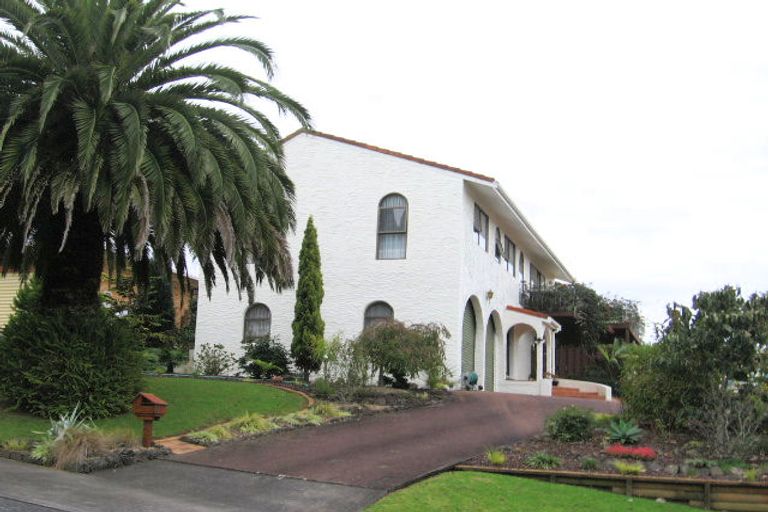 Photo of property in 6 Lastel Place, Shelly Park, Auckland, 2014