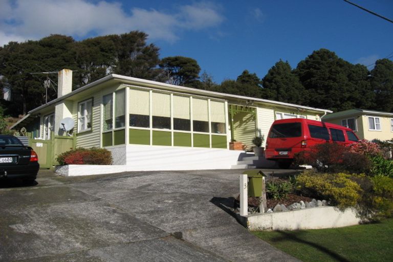 Photo of property in 3 Holland Street, Wainuiomata, Lower Hutt, 5014