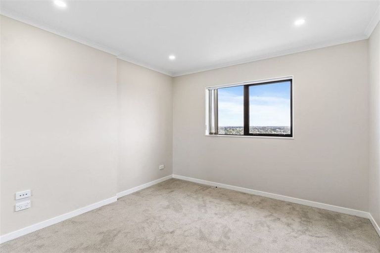 Photo of property in 11 Kirikiri Drive, Papakura, 2110
