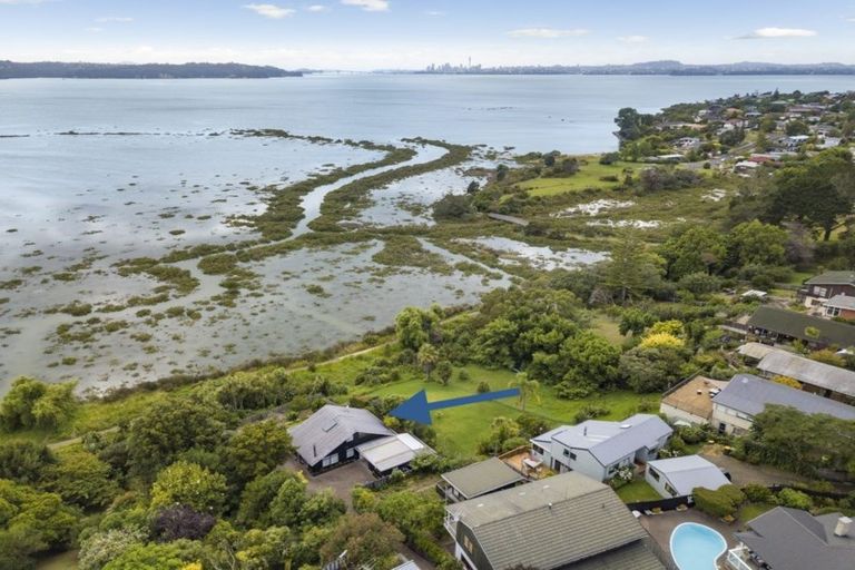 Photo of property in 44 Rewarewa Road, Te Atatu Peninsula, Auckland, 0610