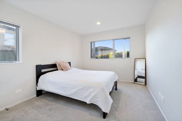 Photo of property in 64 Cirrus Way, Ranui, Auckland, 0612