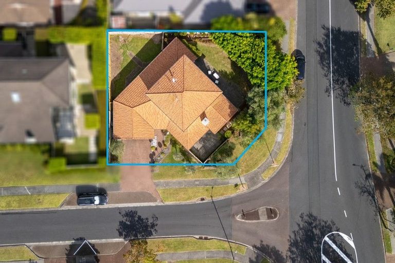 Photo of property in 1 Scarlet Oak Drive, Schnapper Rock, Auckland, 0632