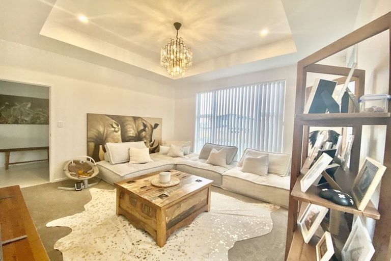 Photo of property in 71 Hayfield Way, Karaka, Papakura, 2113