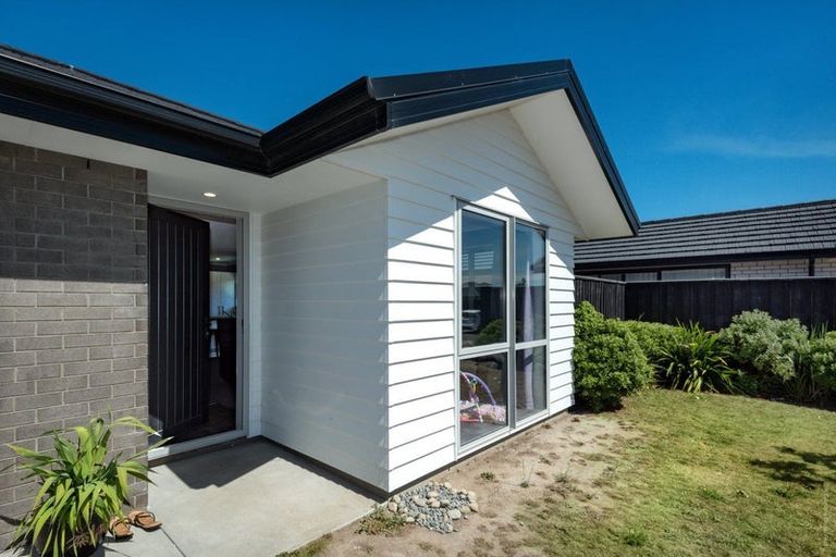 Photo of property in 18 Northmoor Boulevard, Rolleston, 7615