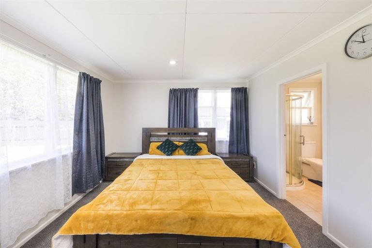 Photo of property in 14 Lewis Place, Highbury, Palmerston North, 4412