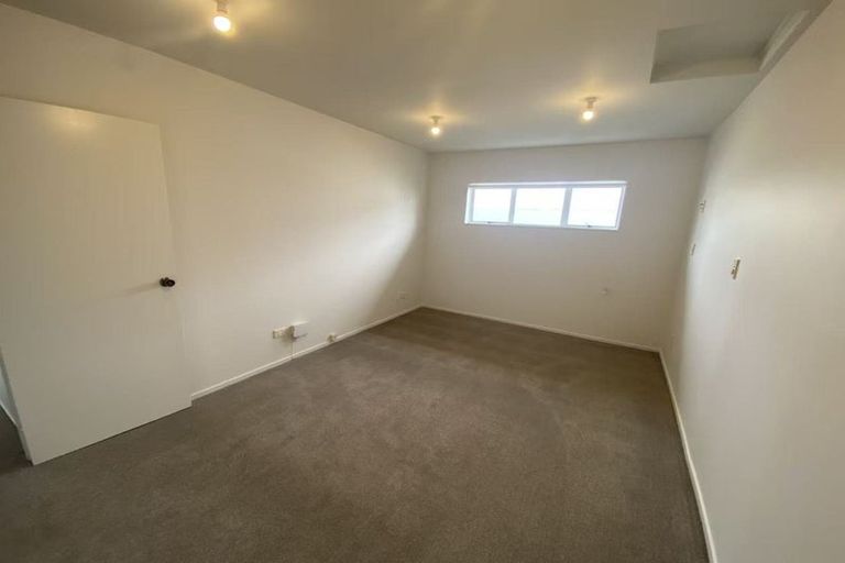 Photo of property in 26 Netherlands Avenue, Kelston, Auckland, 0602