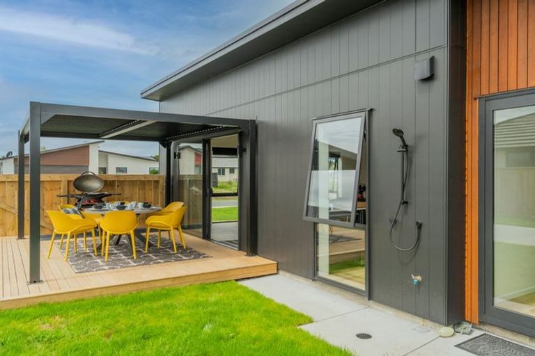 Photo of property in 15 Palm Drive, Whitianga, 3510
