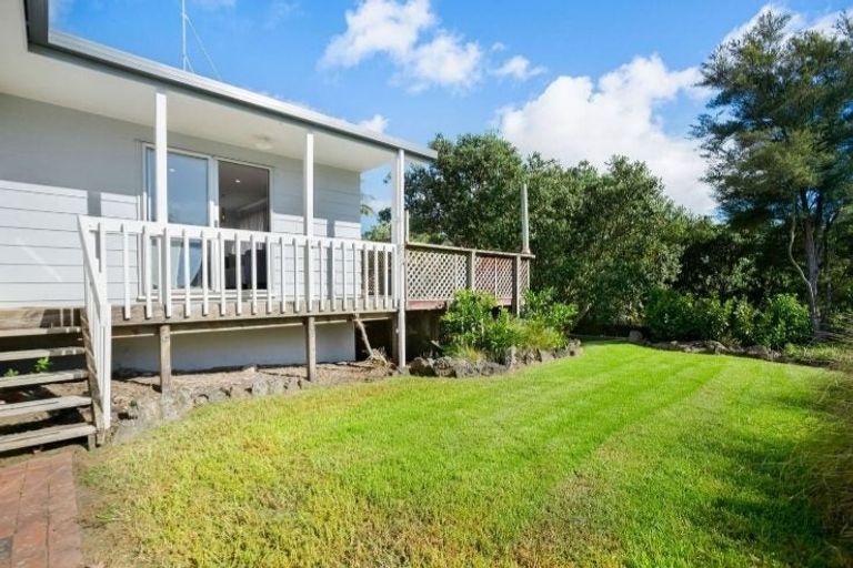 Photo of property in 106 Spinella Drive, Bayview, Auckland, 0629