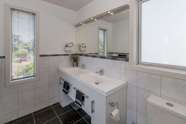 Photo of property in 78 Seaview Road, Paraparaumu Beach, Paraparaumu, 5032