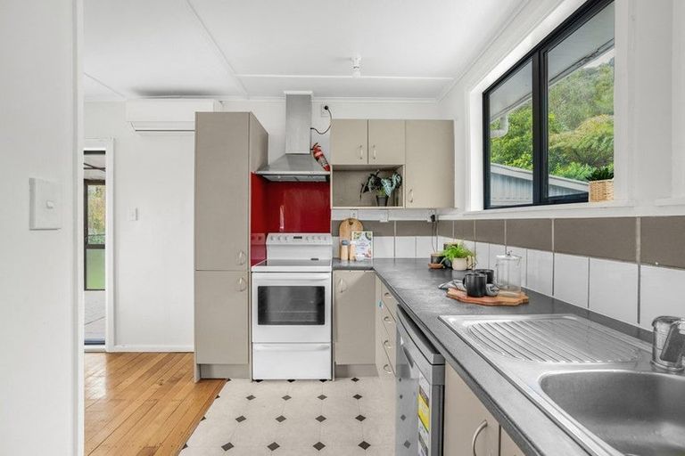 Photo of property in 6 Boyd Grove, Naenae, Lower Hutt, 5011