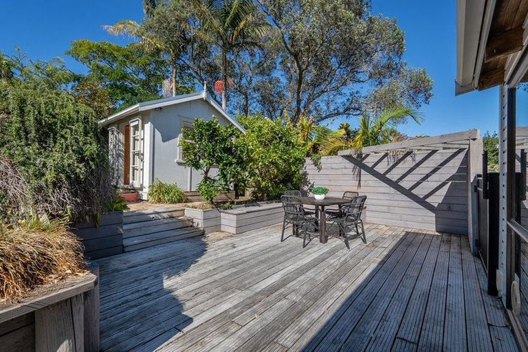 Photo of property in 27 Hastings Parade, Devonport, Auckland, 0624