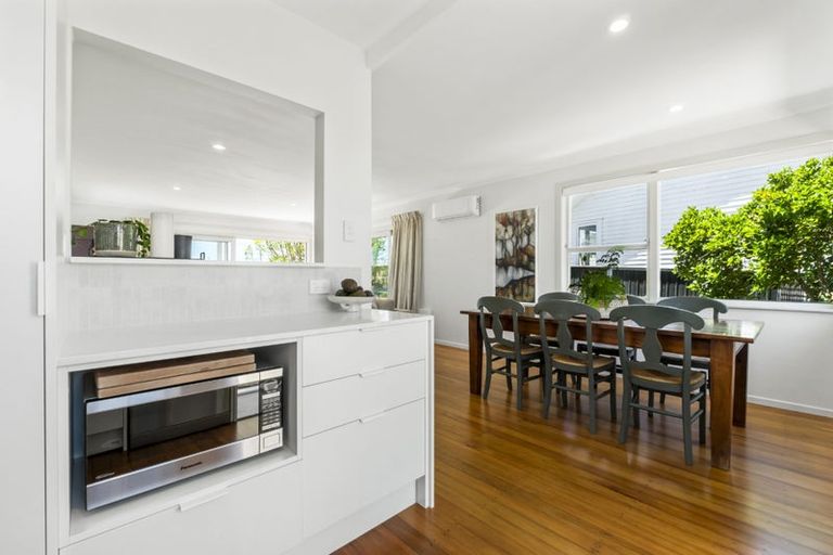 Photo of property in 1/33 Exmouth Road, Northcote, Auckland, 0627