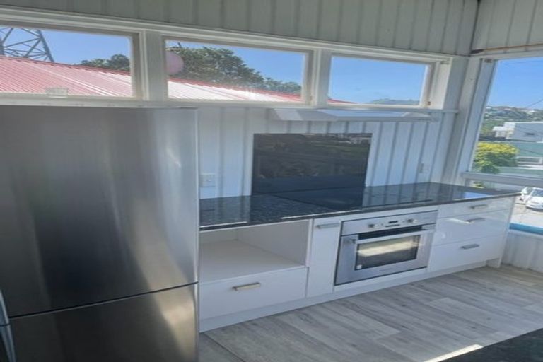 Photo of property in 60 Mortimer Terrace, Brooklyn, Wellington, 6021