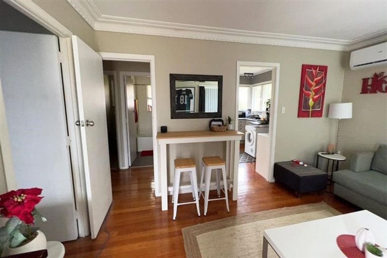 Photo of property in 33a Cambridge Terrace, Papatoetoe, Auckland, 2025