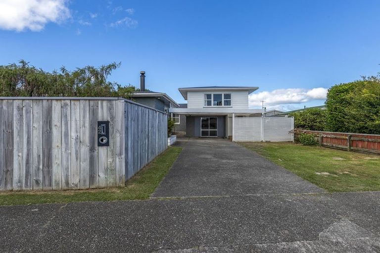 Photo of property in 42 Kennedy Drive, Levin, 5510