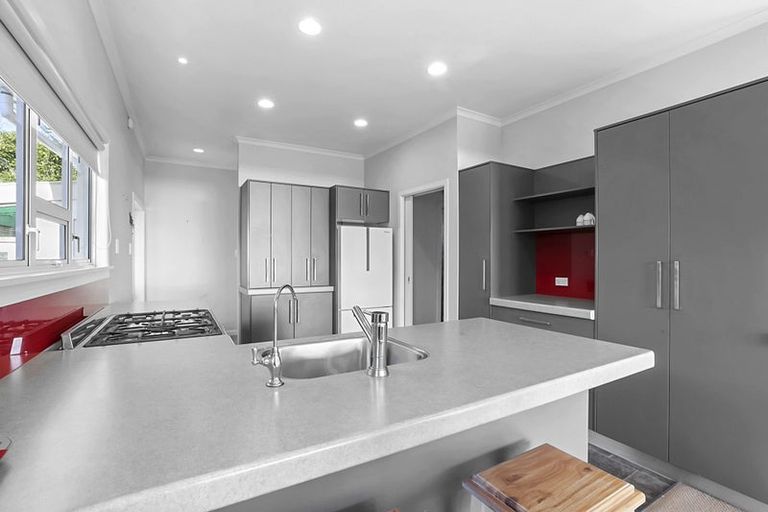 Photo of property in 27 List Street, Welbourn, New Plymouth, 4310