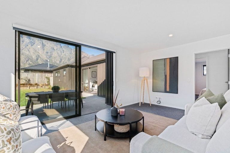 Photo of property in 12 Wheat Street, Jacks Point, Queenstown, 9371