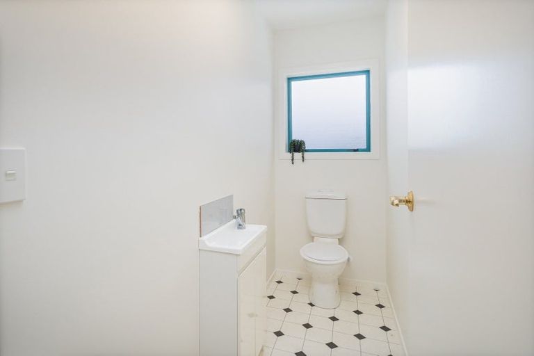 Photo of property in 10 Protea Crescent, Whitianga, 3510