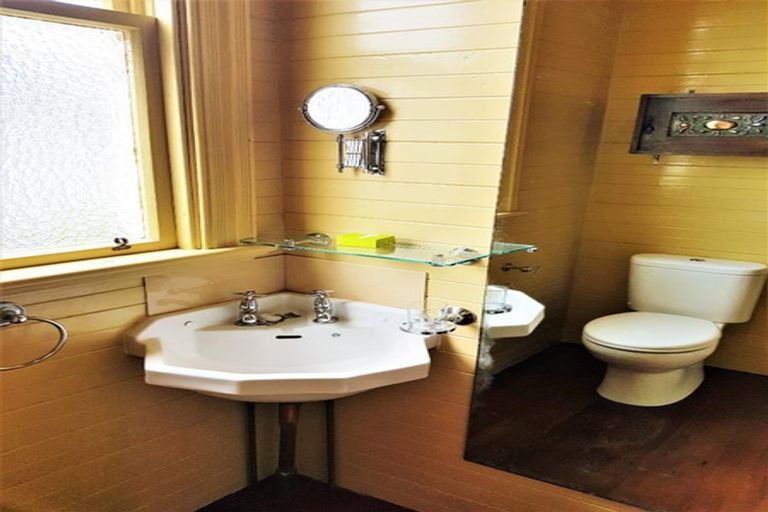Photo of property in 128 Derwent Street, Island Bay, Wellington, 6023