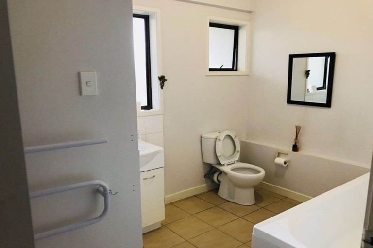 Photo of property in 78 Weatherly Road, Torbay, Auckland, 0630