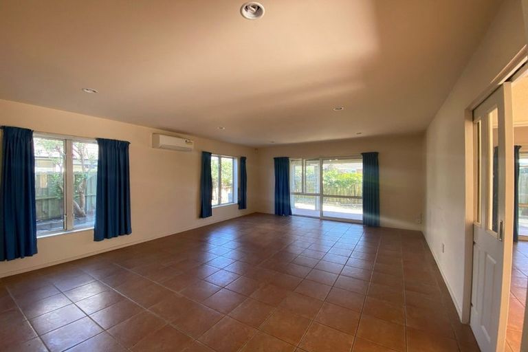 Photo of property in 4a Roche Avenue, Upper Riccarton, Christchurch, 8041