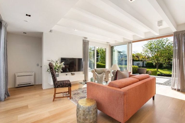 Photo of property in 23 Poynder Avenue, Merivale, Christchurch, 8014